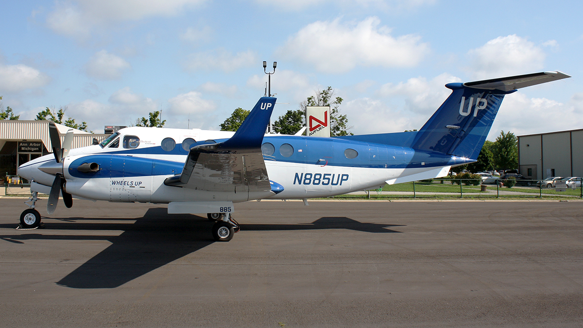 Full size: Gama Aviation (Wheels Up) Beechcraft King Air 350 N885UP at Ann Arbor Municipal Airport